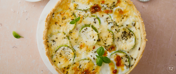 Frühlingsgefühle in Quicheform: Zucchini trifft Kräuter trifft Knusper