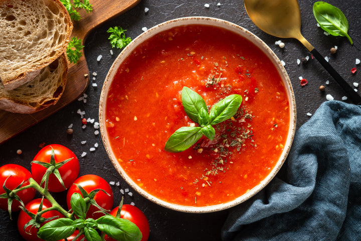 Vegane Tomaten-„Parmesan“-Suppe für die regnerischen Tage!